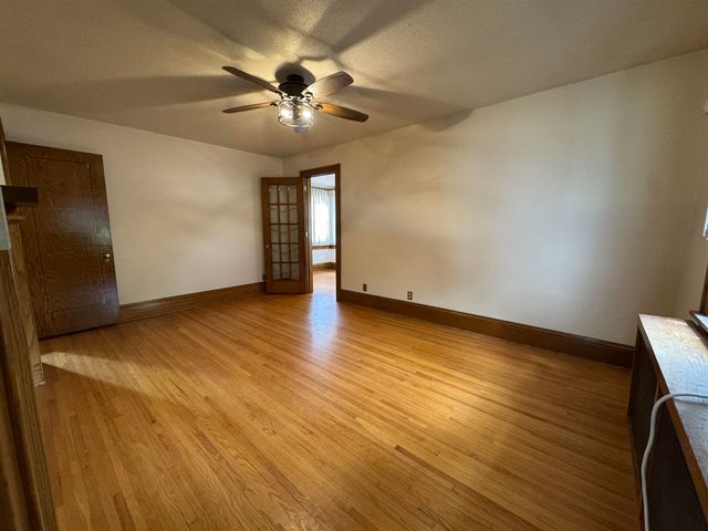 101 NE 6TH AVE, Minot, ND 58703