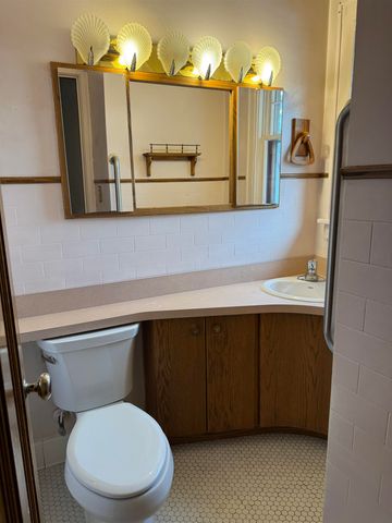 101 NE 6TH AVE, Minot, ND 58703