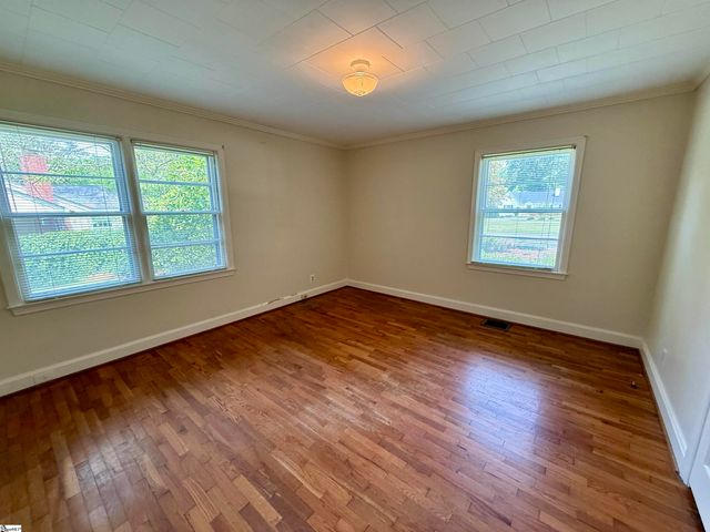 301 Pine Street, Clinton, SC 29325