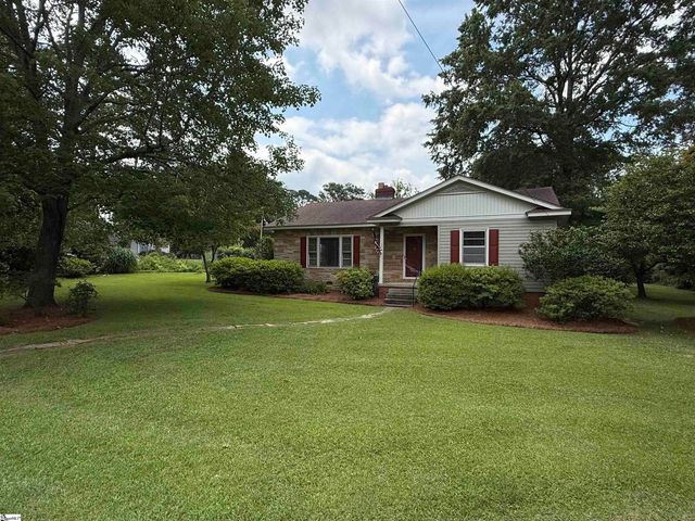 301 Pine Street, Clinton, SC 29325