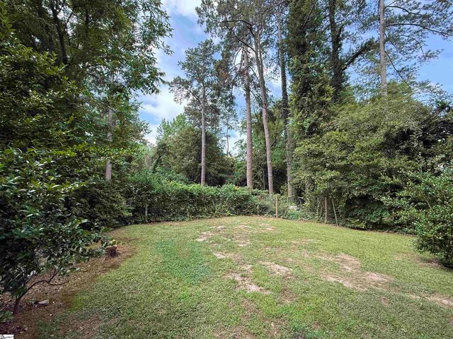 301 Pine Street, Clinton, SC 29325