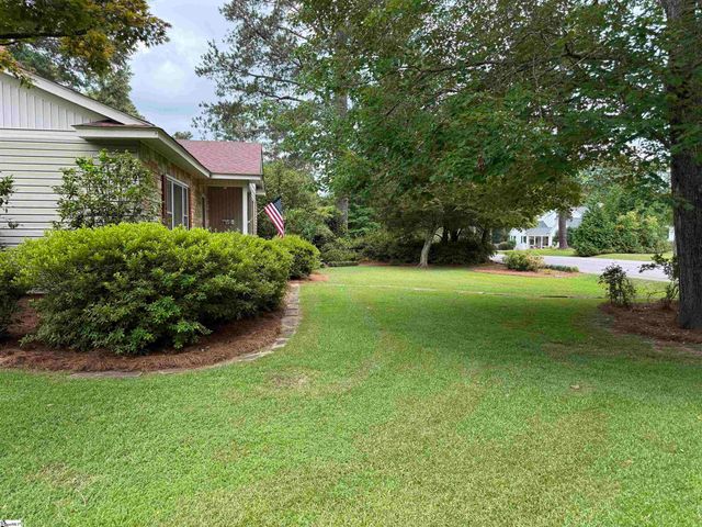 301 Pine Street, Clinton, SC 29325