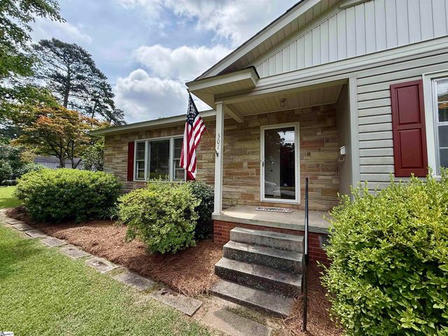 301 Pine Street, Clinton, SC 29325