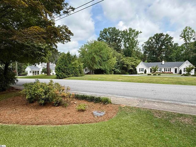 301 Pine Street, Clinton, SC 29325