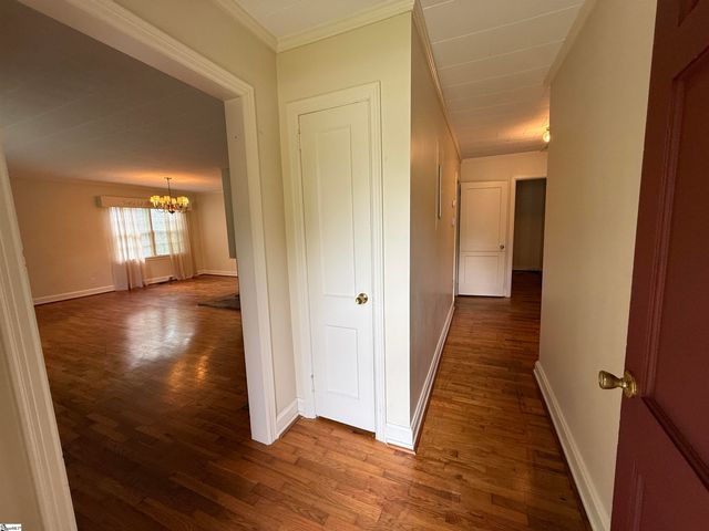301 Pine Street, Clinton, SC 29325