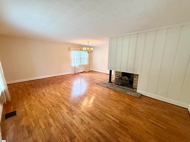 301 Pine Street, Clinton, SC 29325