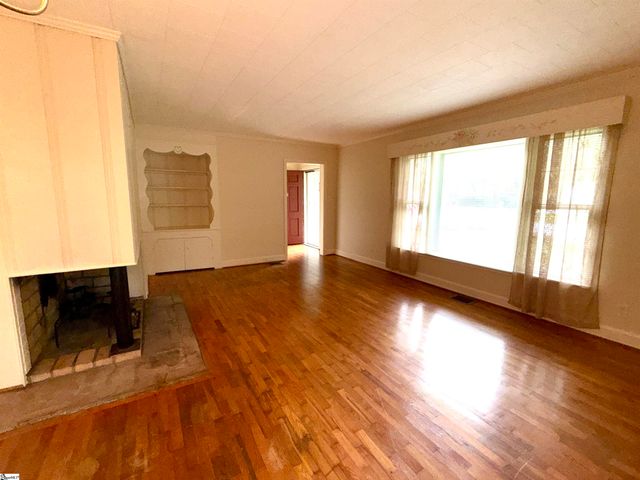 301 Pine Street, Clinton, SC 29325