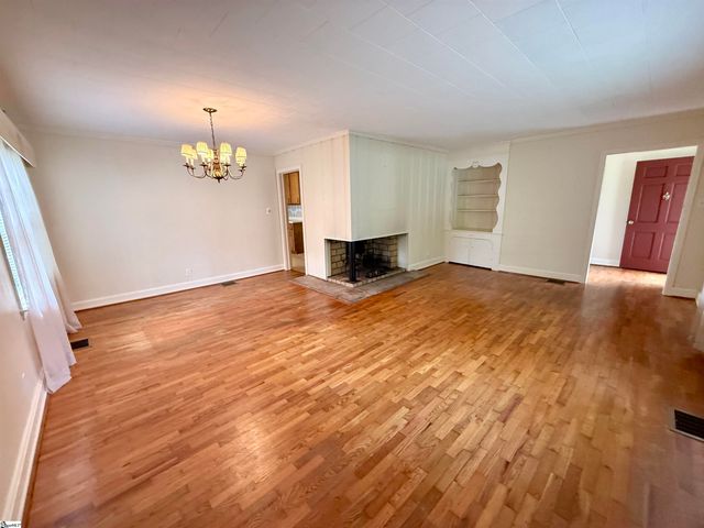 301 Pine Street, Clinton, SC 29325