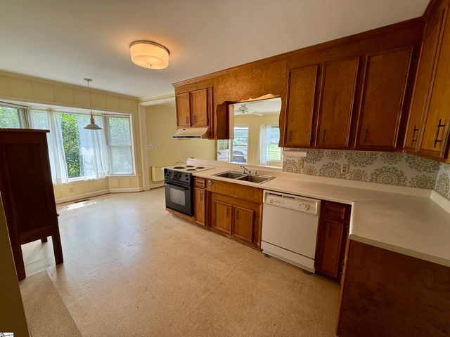 301 Pine Street, Clinton, SC 29325