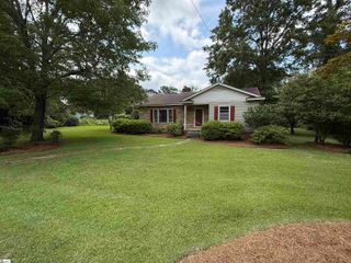 301 Pine Street, Clinton, SC 29325