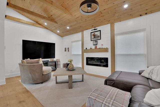 70 Bonnie Lane, Atlanta, GA 30328