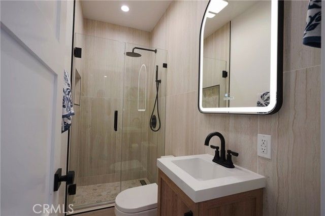 1800 S Oxford, Los Angeles, CA 90006