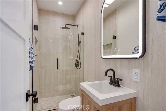 1800 S Oxford, Los Angeles, CA 90006