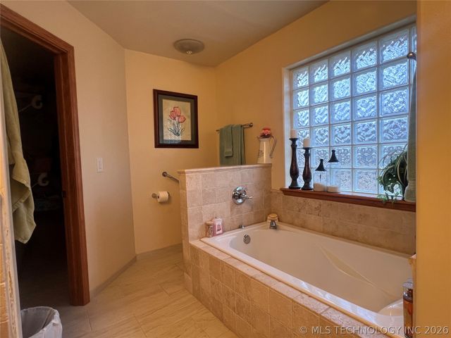 24 Jamestown Circle, Mcalester, OK 74501