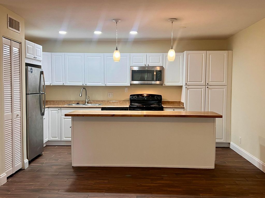 1500 N Congress Avenue A2, West Palm Beach, FL 33401