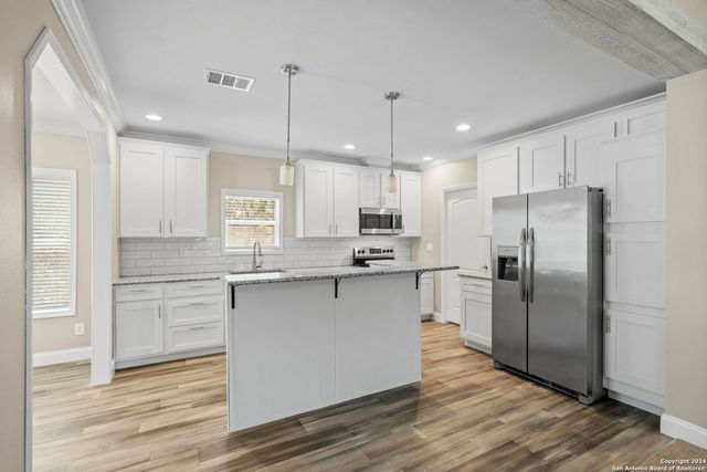 711 LA CRESTA DR, Canyon Lake, TX 78133