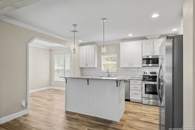 711 LA CRESTA DR, Canyon Lake, TX 78133