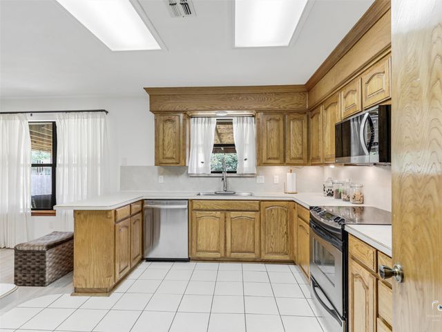 1432 Country Meadows Drive, Bedford, TX 76021