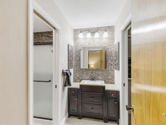 1432 Country Meadows Drive, Bedford, TX 76021