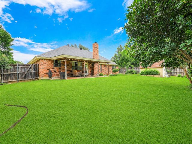 1432 Country Meadows Drive, Bedford, TX 76021