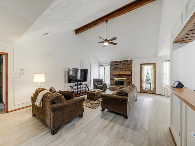 1432 Country Meadows Drive, Bedford, TX 76021