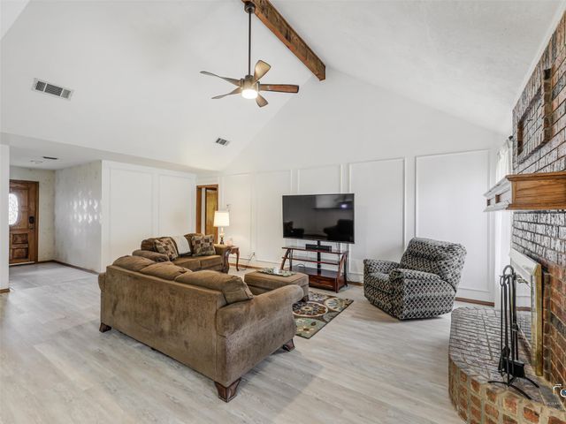1432 Country Meadows Drive, Bedford, TX 76021