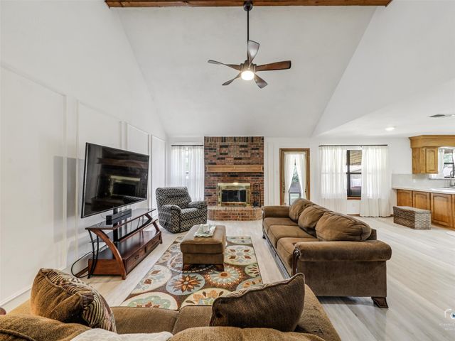 1432 Country Meadows Drive, Bedford, TX 76021