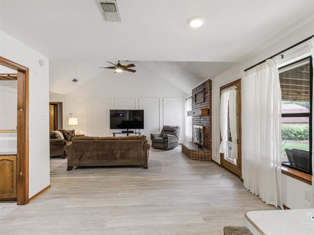 1432 Country Meadows Drive, Bedford, TX 76021