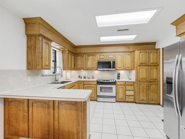 1432 Country Meadows Drive, Bedford, TX 76021