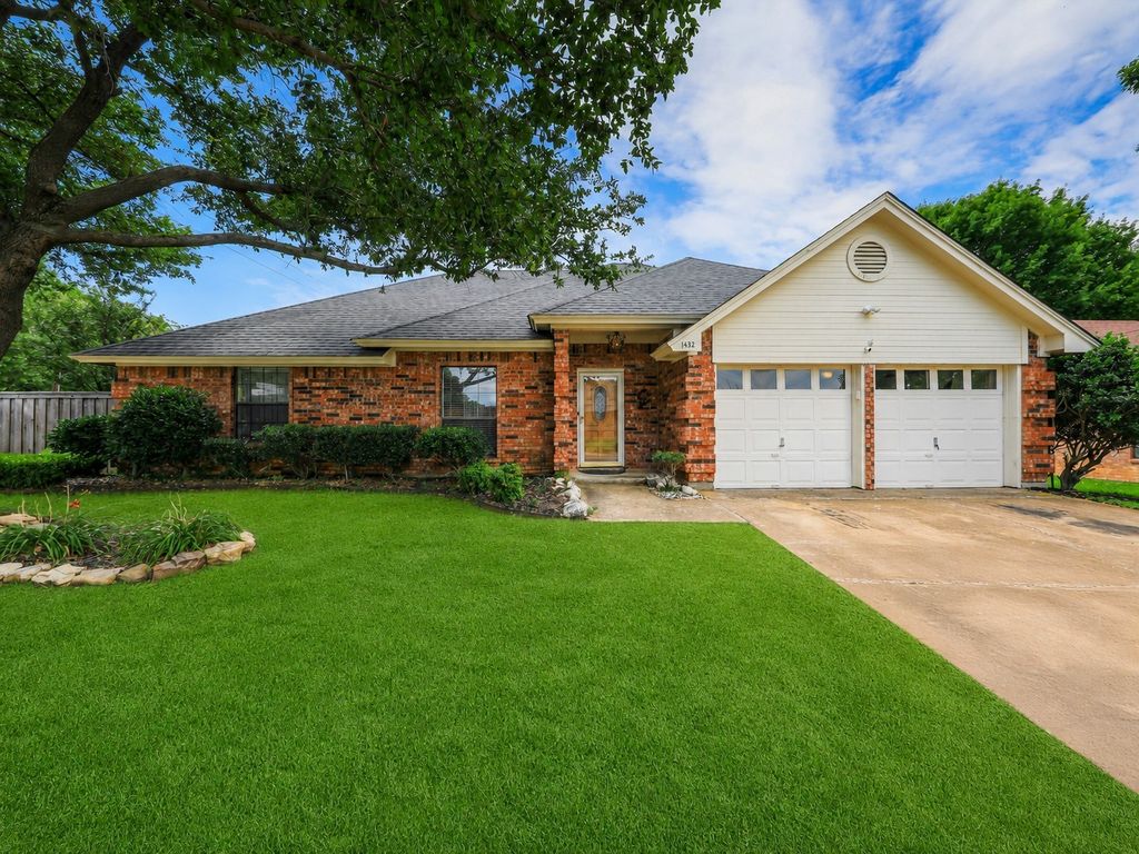1432 Country Meadows Drive, Bedford, TX 76021