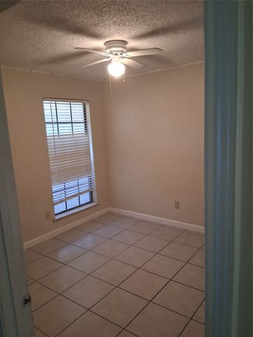 1100 Mapleview Drive, Arlington, TX 76018