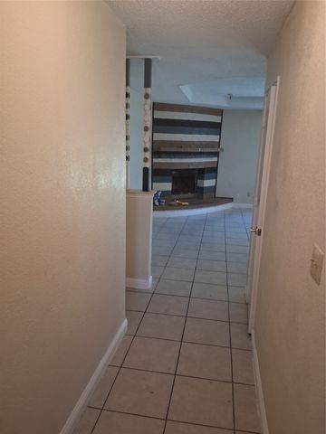 1100 Mapleview Drive, Arlington, TX 76018