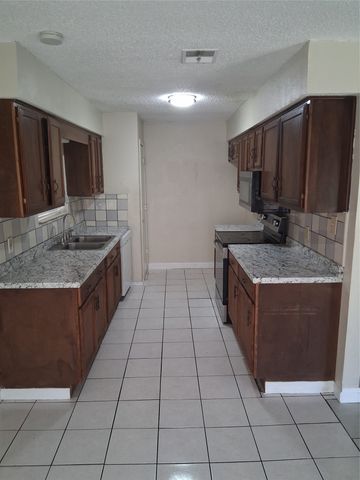 1100 Mapleview Drive, Arlington, TX 76018