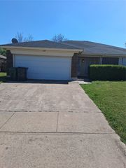 1100 Mapleview Drive, Arlington, TX 76018