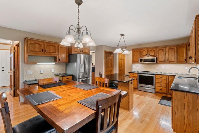 228 BOSWORTH LANE, Neenah, WI 54956