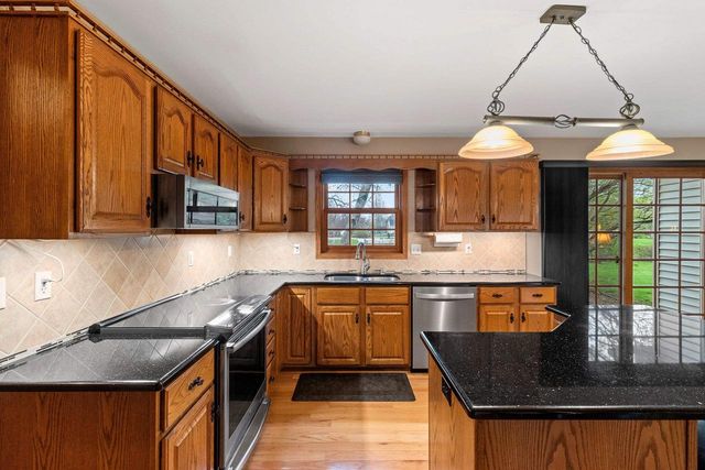 228 BOSWORTH LANE, Neenah, WI 54956