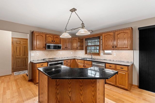 228 BOSWORTH LANE, Neenah, WI 54956