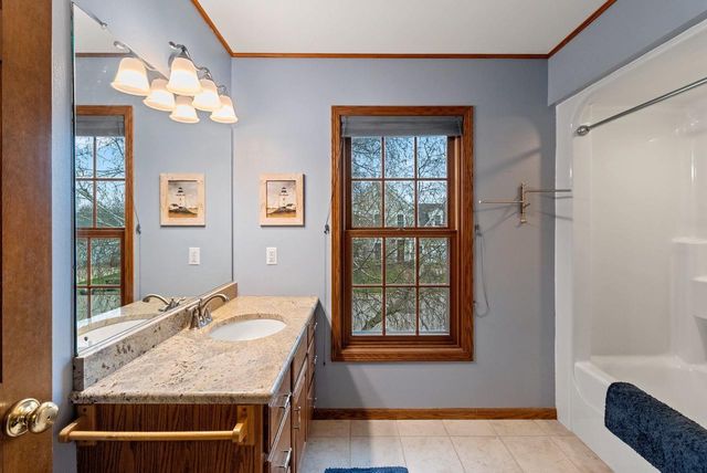 228 BOSWORTH LANE, Neenah, WI 54956