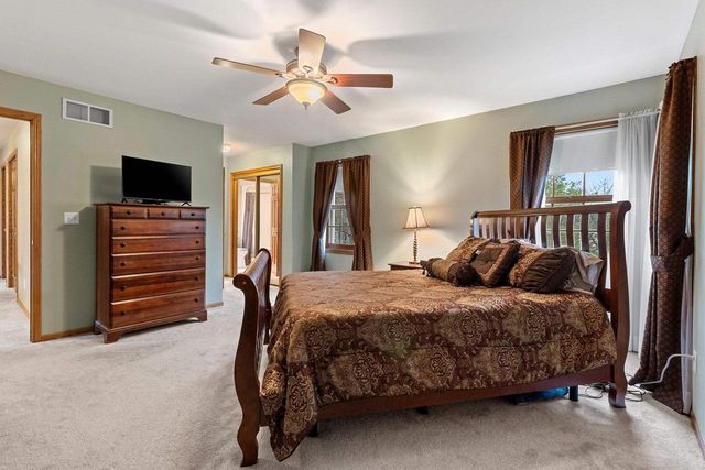 228 BOSWORTH LANE, Neenah, WI 54956