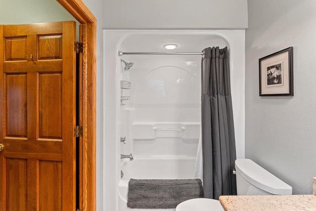 228 BOSWORTH LANE, Neenah, WI 54956