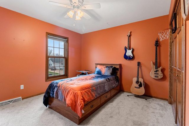 228 BOSWORTH LANE, Neenah, WI 54956