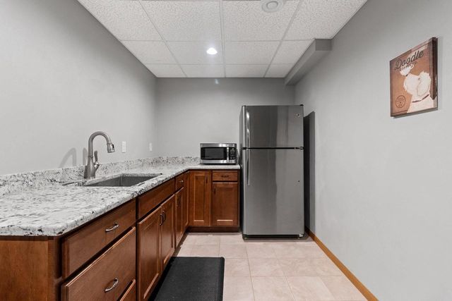 228 BOSWORTH LANE, Neenah, WI 54956