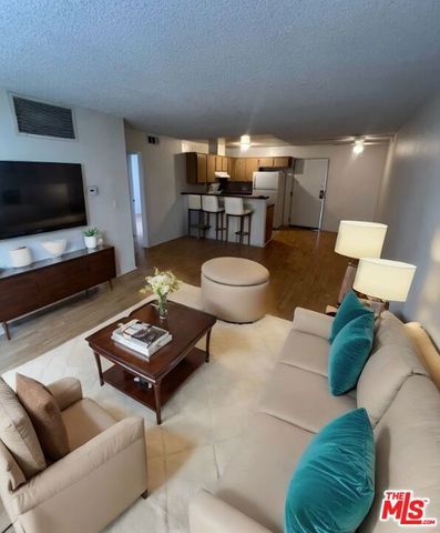 950 Edgecliffe Drive 3, Los Angeles, CA 90026