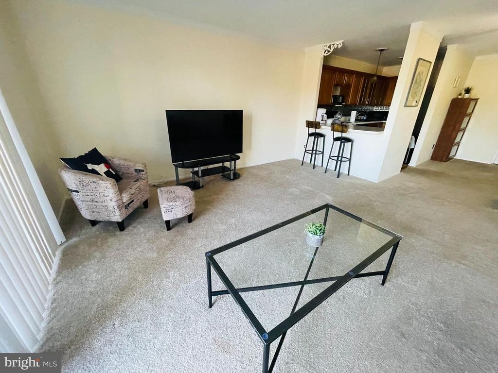 46 TOWNSHIP LINE RD #215, Elkins Park, PA 19027
