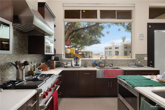 809 Rio Grande Drive, Mission, TX 78572