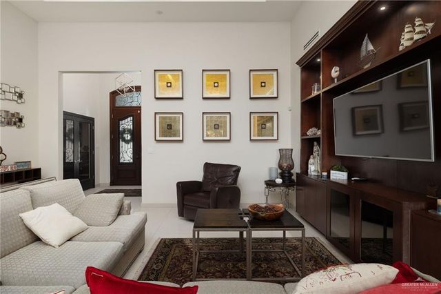 809 Rio Grande Drive, Mission, TX 78572