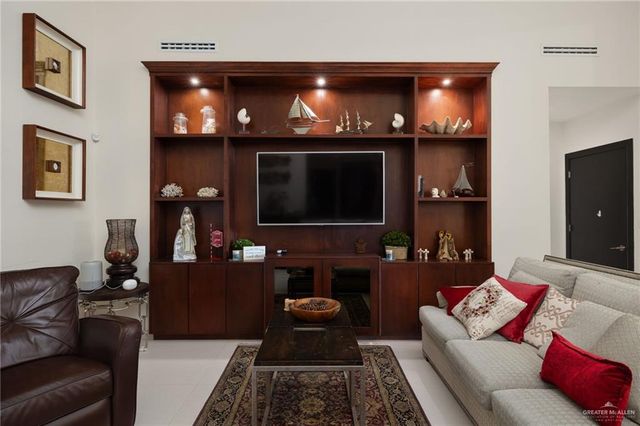 809 Rio Grande Drive, Mission, TX 78572