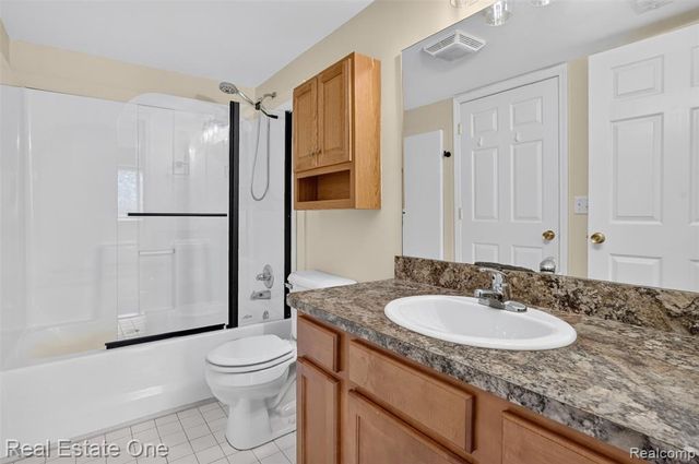 1655 Riverside Drive 12, Rochester Hills, MI 48309
