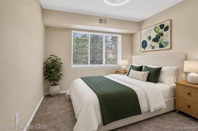 1655 Riverside Drive 12, Rochester Hills, MI 48309