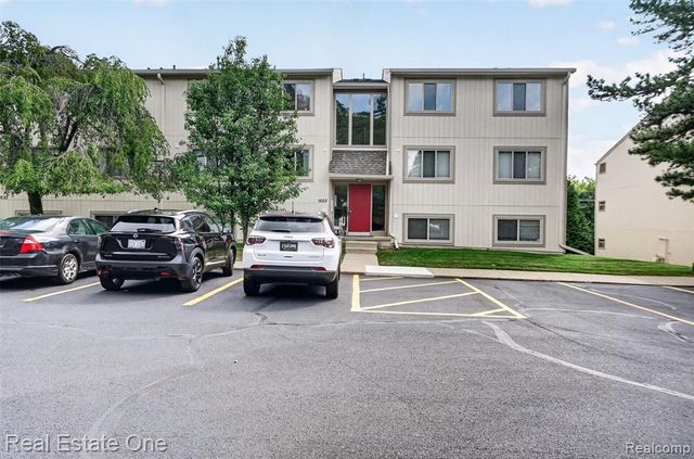 1655 Riverside Drive 12, Rochester Hills, MI 48309
